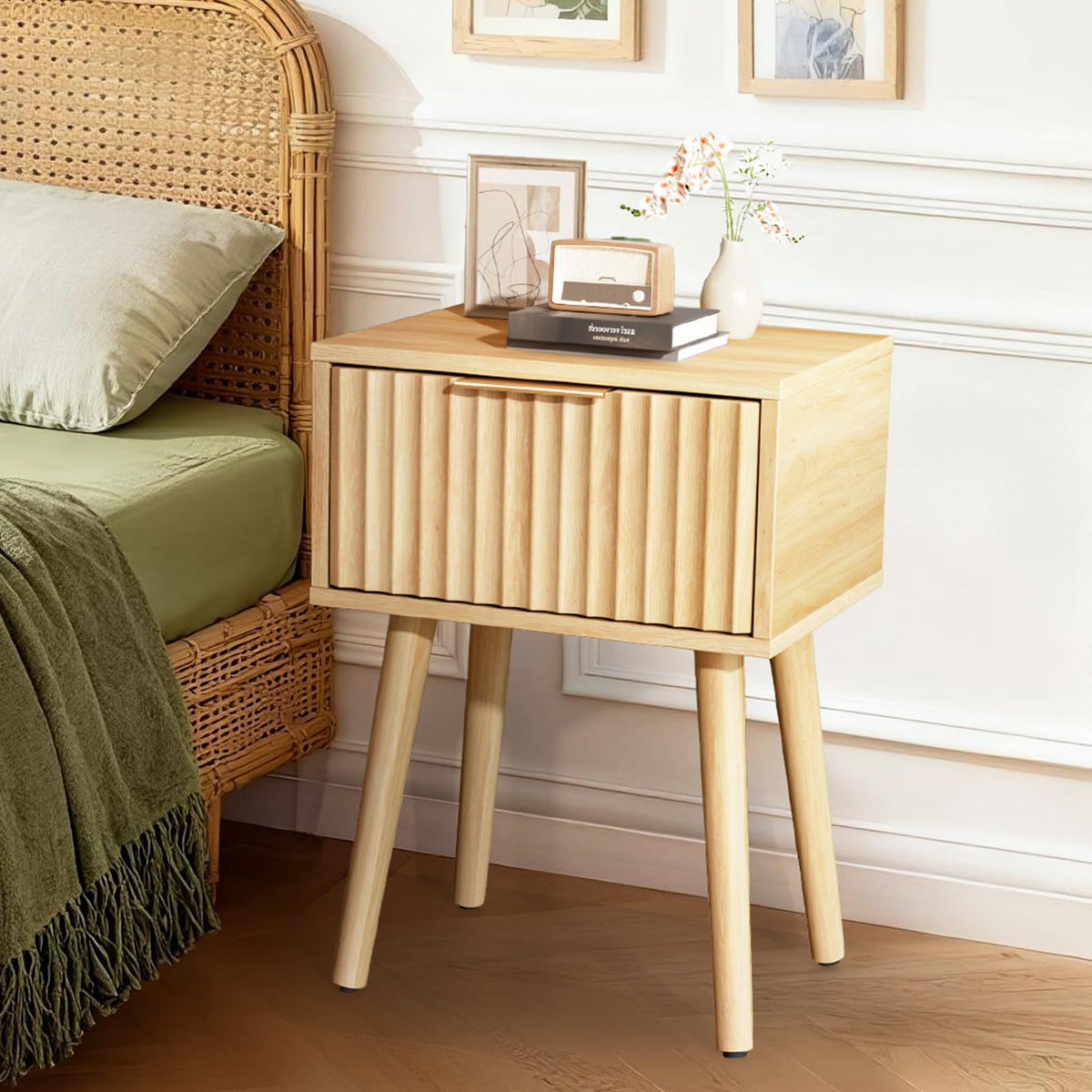 VINGLI Black Nightstands Set of 2 with Fabric Drawers, Fluted Nightstands with Charging Station, Night Stand Set of 2, Small Bedside Table, Bed Side Table/Night Stand with Charging Station for Bedroom