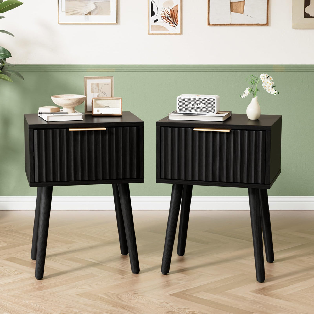 VINGLI Black Nightstands Set of 2 with Fabric Drawers, Fluted Nightstands with Charging Station, Night Stand Set of 2, Small Bedside Table, Bed Side Table/Night Stand with Charging Station for Bedroom